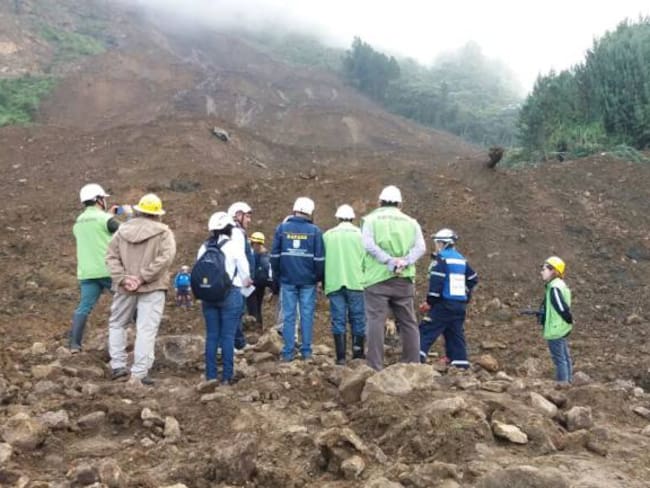 Nueve cuerpos han recuperado en derrumbe en la vía Medellín-Bogotá