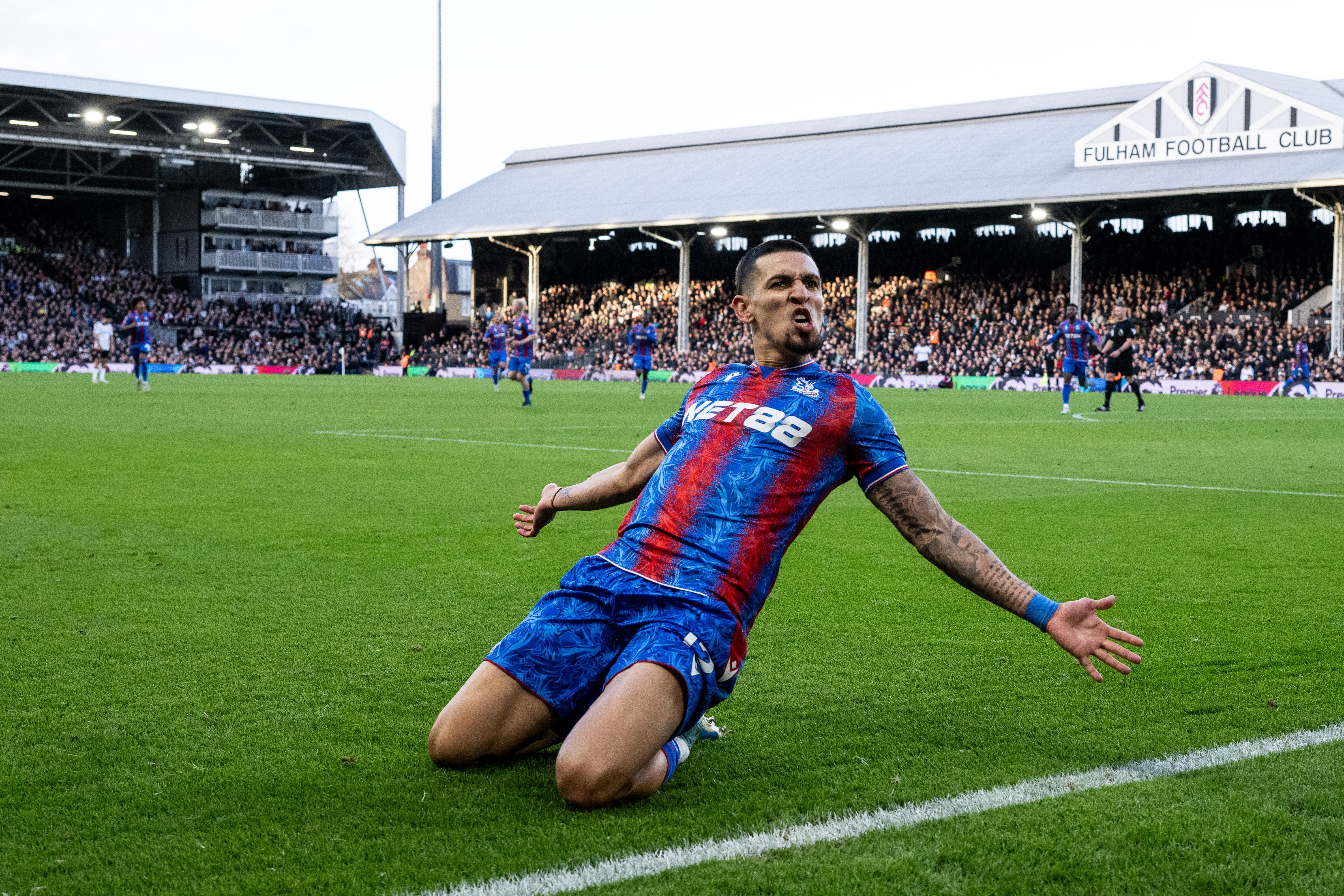 Daniel Muñoz celebrando su gol (Foto de Sebastian Frej/MB Media/Getty Images)