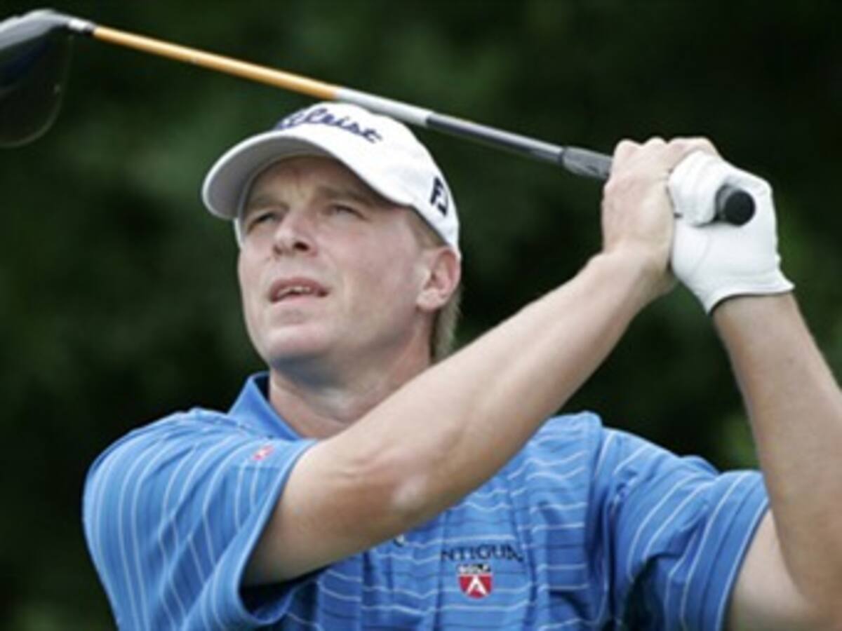 El estadounidense Steve Stricker mantiene su dominio en el The Memorial