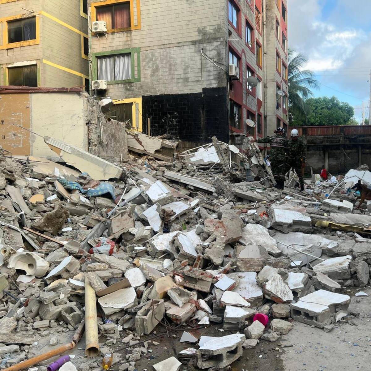 Comienza demolición del conjunto residencial Privilegios, en Barranquilla