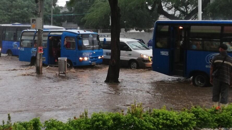 Caos en Santa Marta por lluvia. Foto: Lizbeth Rodríguez