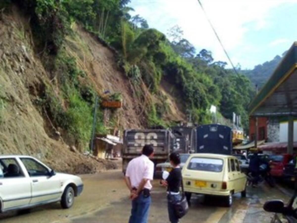 Emergencia vial en Tolima por el invierno