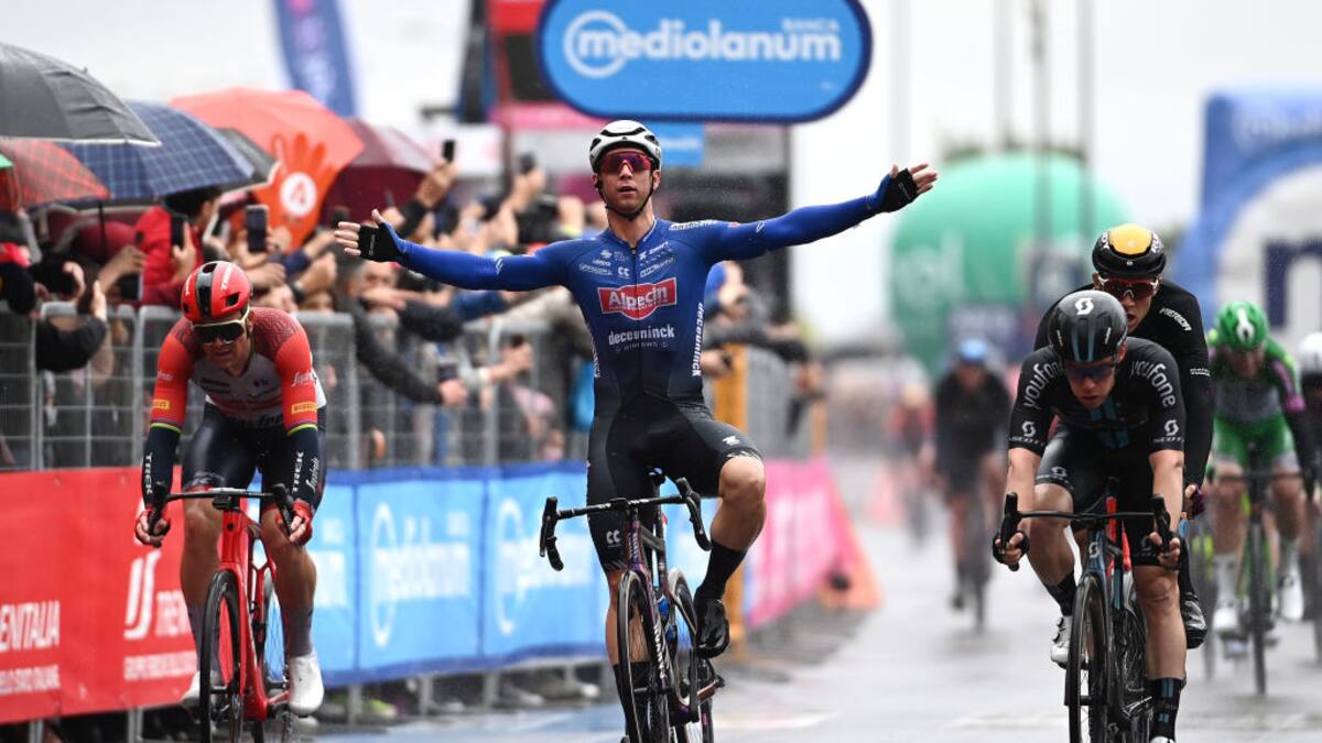 Kaden Groves ganó una accidentada quinta etapa del Giro de Italia