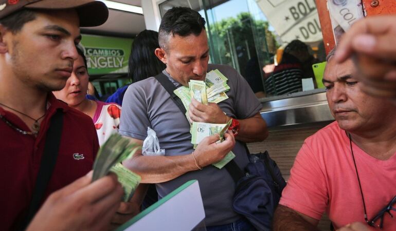 Cambia bolívares en Cúcuta