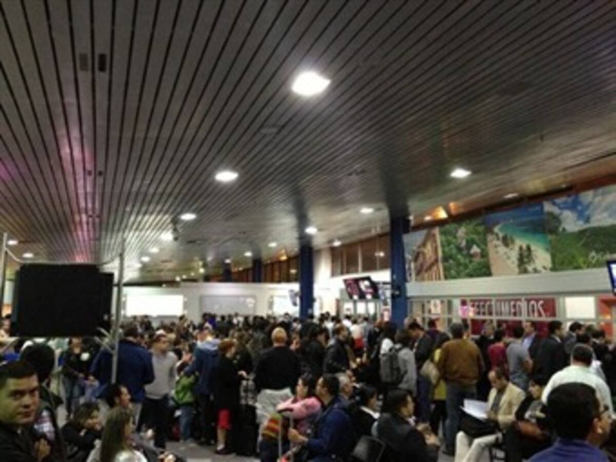 Aerocivil sancionaría a Aerolíneas por retrasos de vuelos