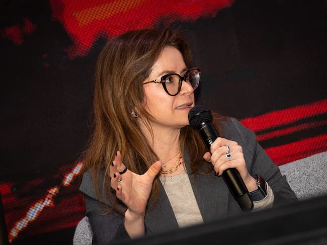 Natalí Leal, gerente general de Opain, centró su discurso en formas prácticas de potenciar la eficiencia de El Dorado. Foto: Caracol Radio
