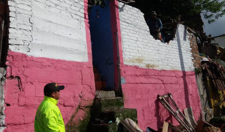 Demolición casa en el barrio Los Mártires