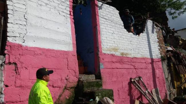 Demolición casa en el barrio Los Mártires
