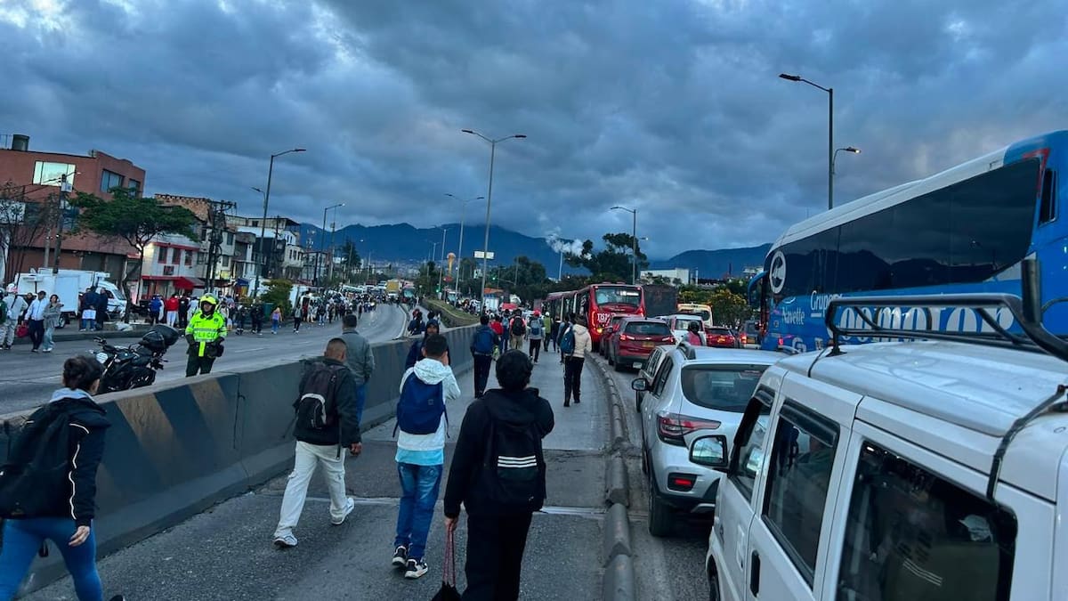 Comerciantes bloquearon la Autopista Sur por presuntas extorsiones
