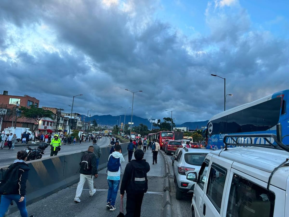 Comerciantes bloquearon la Autopista Sur por presuntas extorsiones