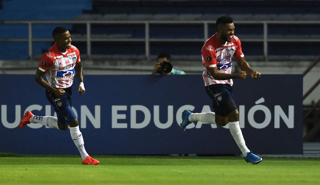 Miguel Ángel Borja festeja un gol ante Bolívar en la Copa Libertadores.