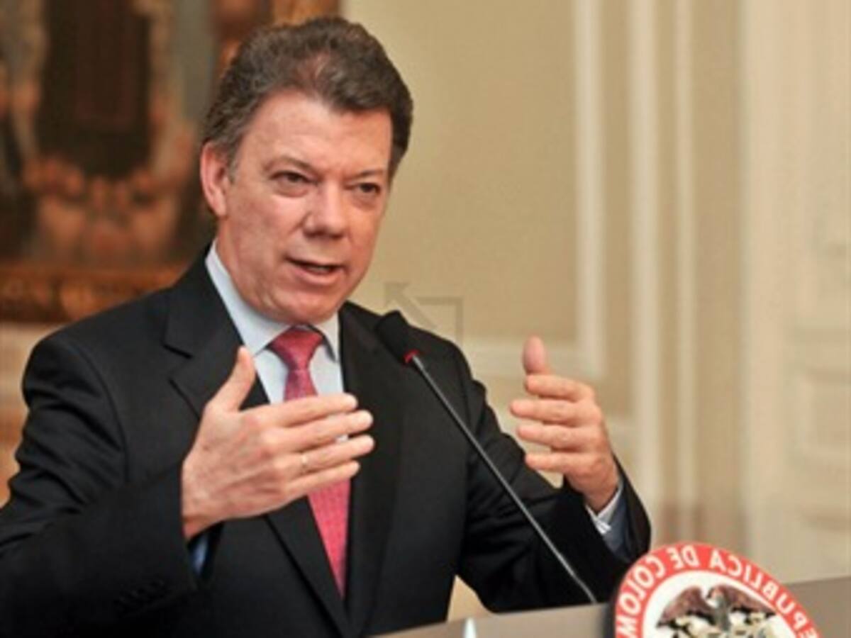 No he tenido la idea de cambiar la terna: Santos