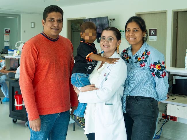 La historia del primer niño colombiano que venció el Crohn, gracias a un trasplante en Santander