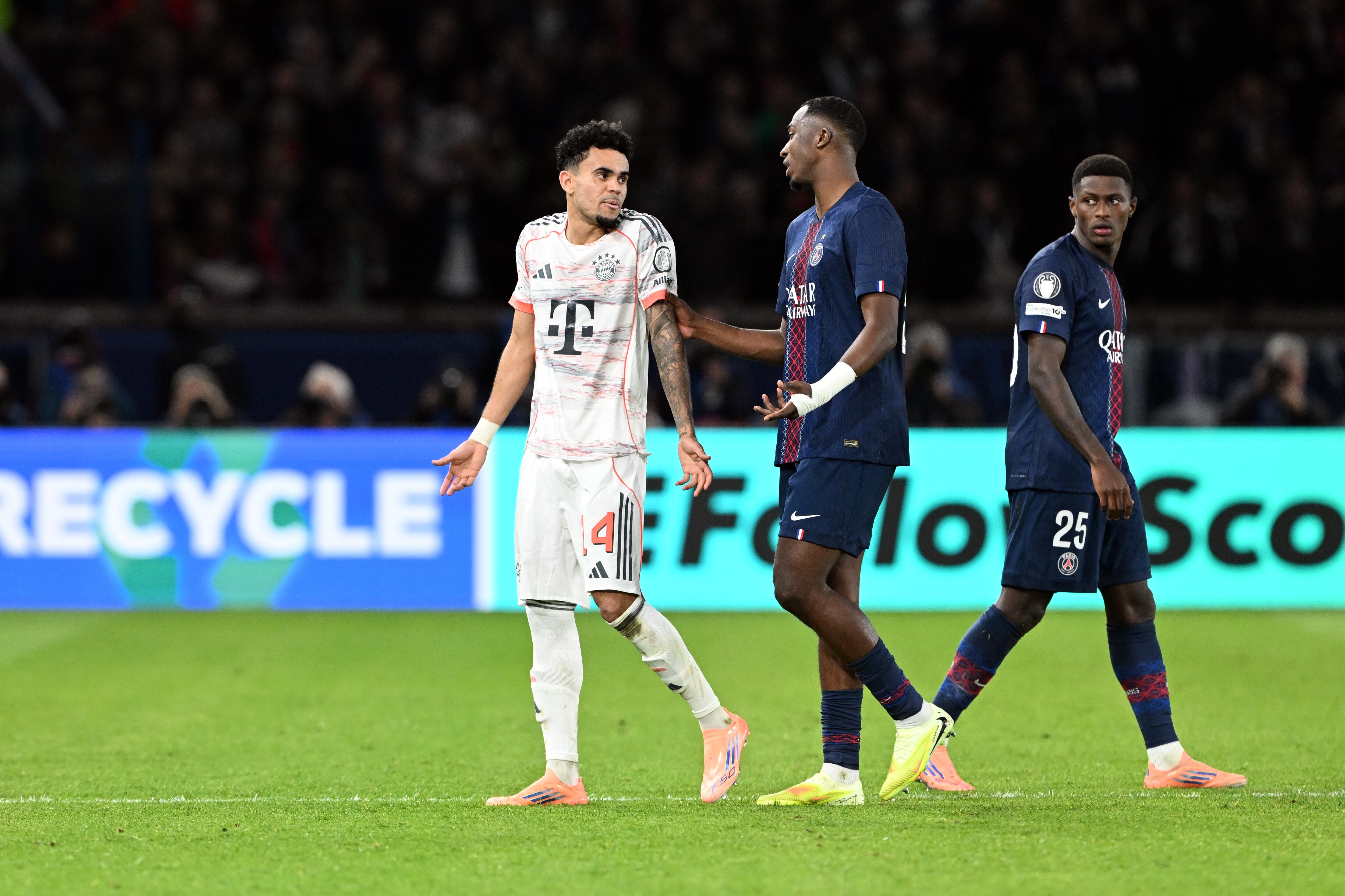 Luis Díaz, tras ser expulsado en el duelo ante el PSG. (Photo by Federico Gambarini/picture alliance via Getty Images)