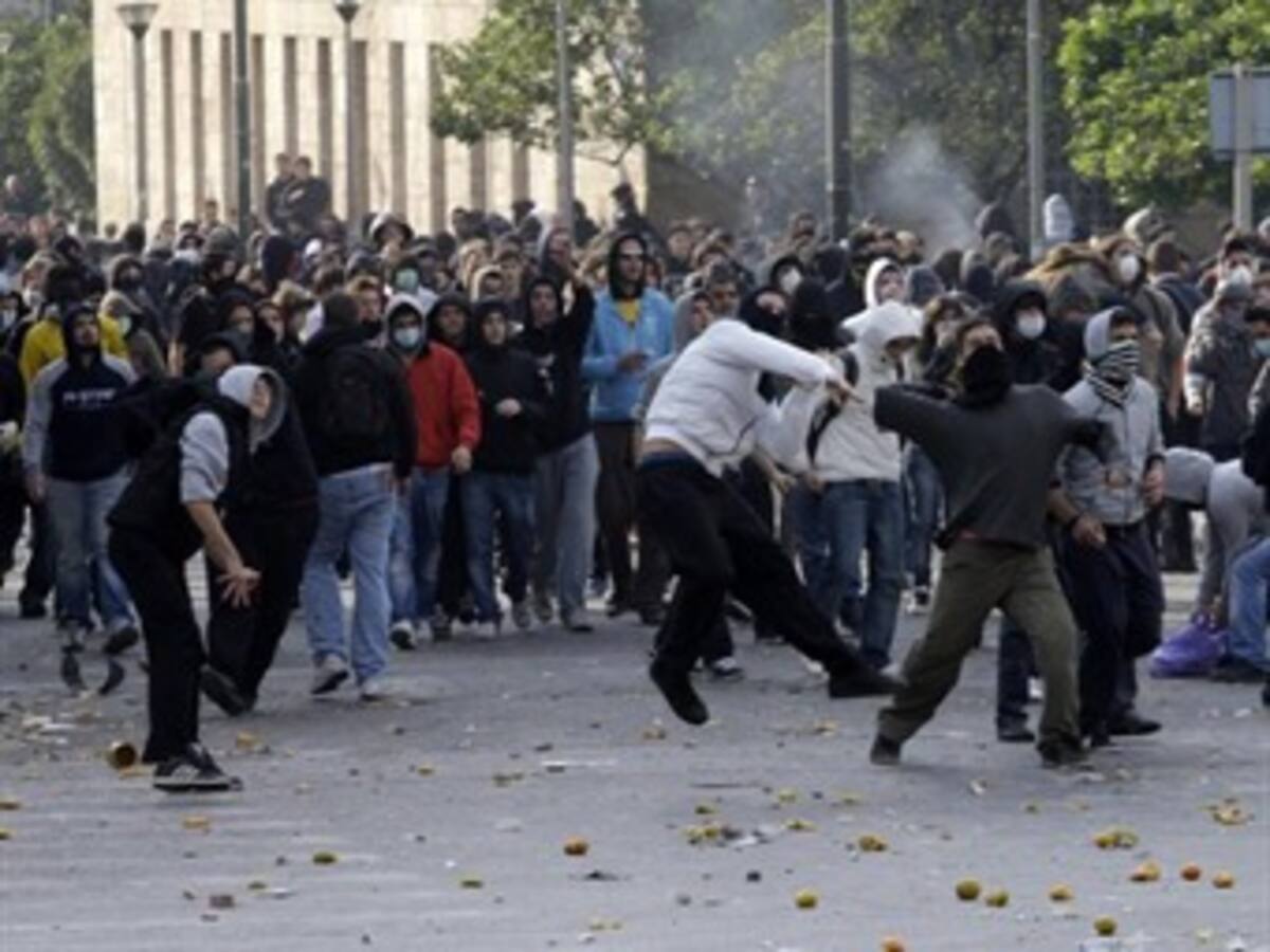 Médicos, notarios y abogados reanudan protestas contra las reformas en Grecia