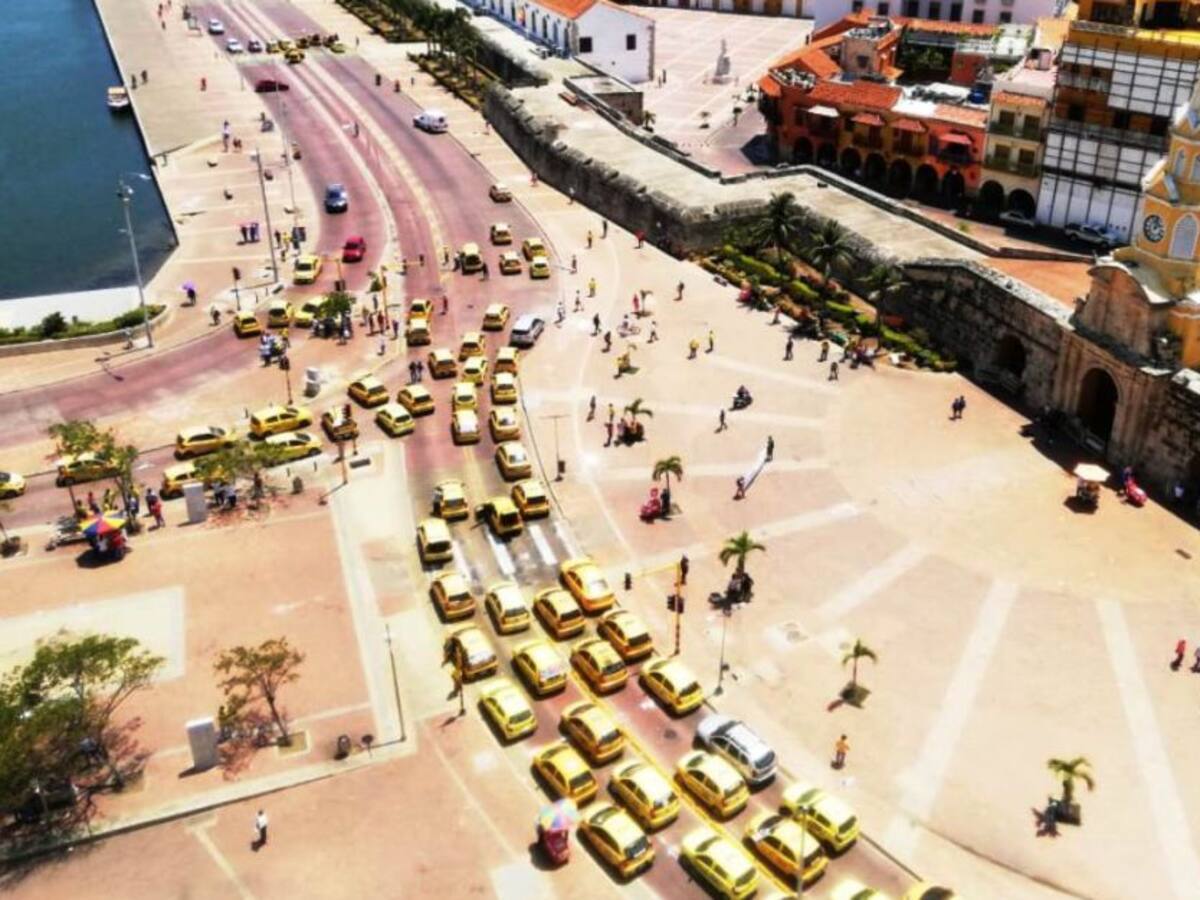 Taxistas y autoridades de Cartagena definirán acciones contra la ilegalidad