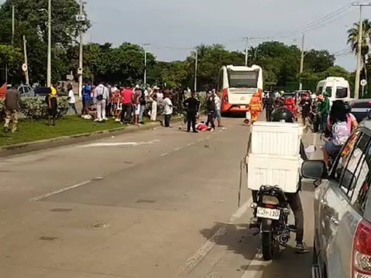 Conductor presuntamente borracho arrolló a vendedor de paletas en carril de Transcaribe