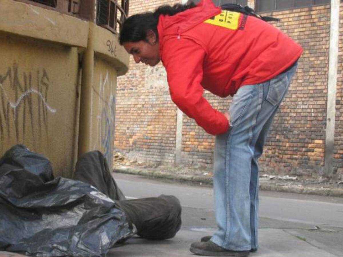 Distrito dice que no prohíbe la entrega de alimentos a los habitantes de calle