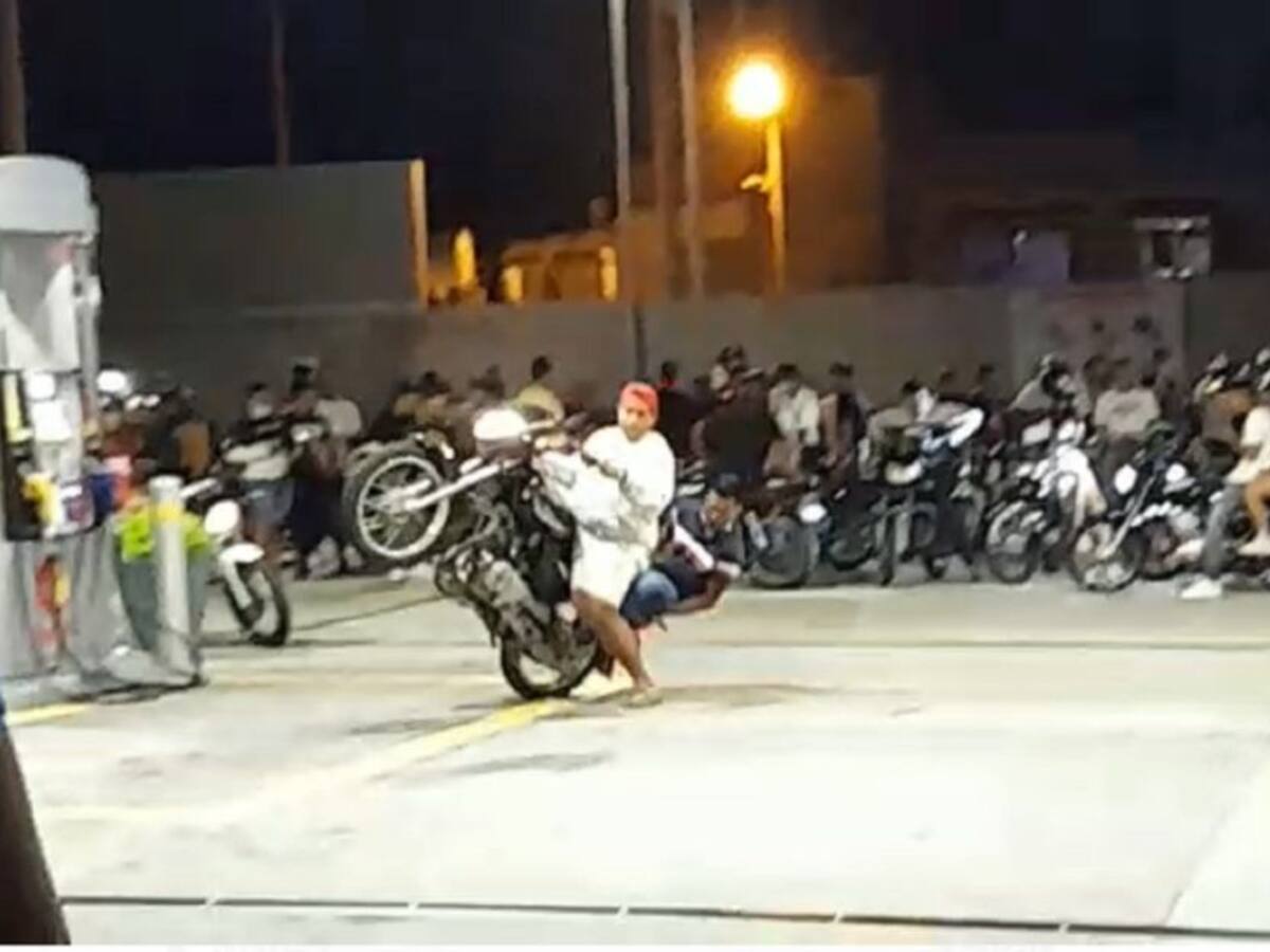 Motociclistas realizan piques ilegales en la Vía al Mar