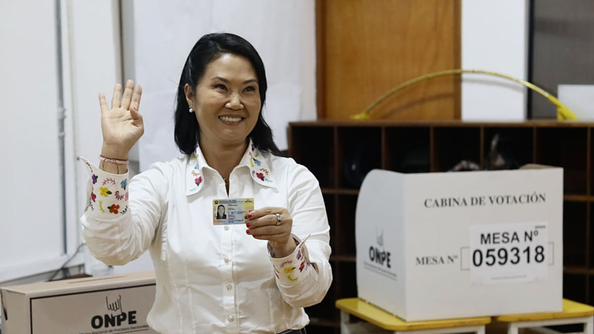 Keiko Fujimori recibe credenciales como presidenta electa de Perú
