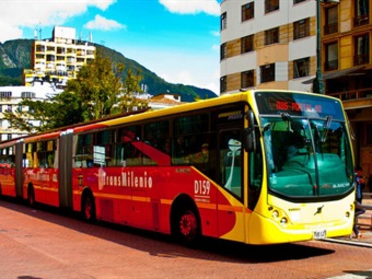 Llegan nuevos buses de Transmilenio para atender alta demanda