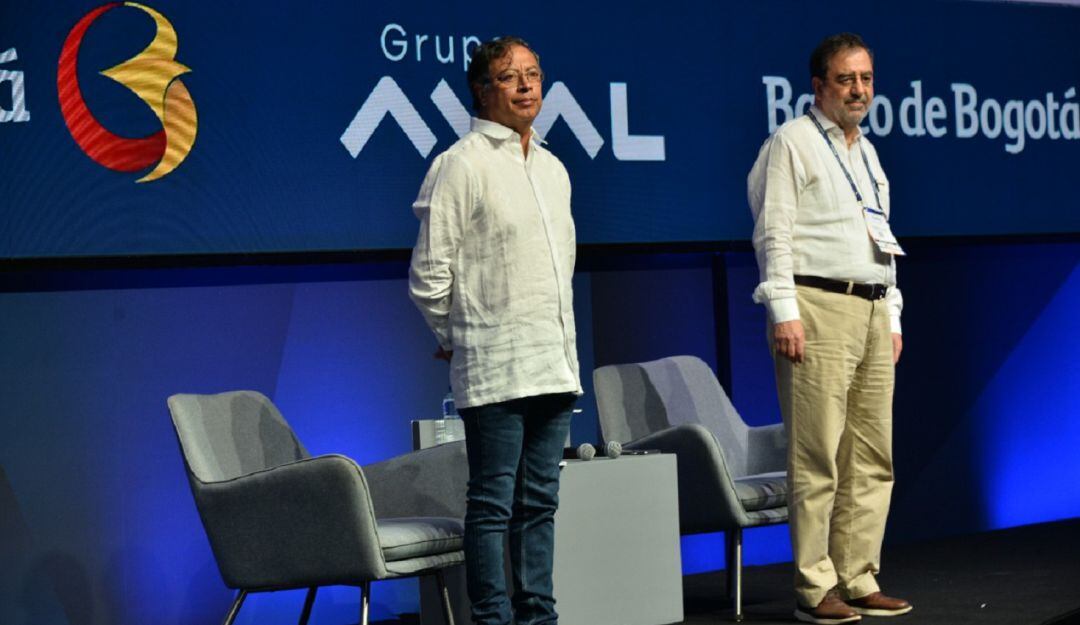 El presidente de la República invitó a la banca a establecer un diálogo y abrió un debate para financiar y descarbonizar la producción