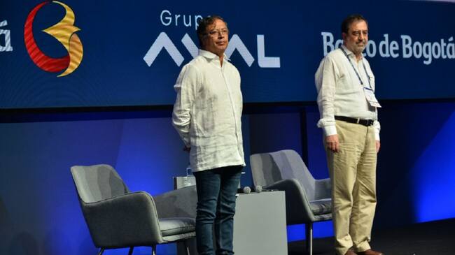 El presidente de la República invitó a la banca a establecer un diálogo y abrió un debate para financiar y descarbonizar la producción