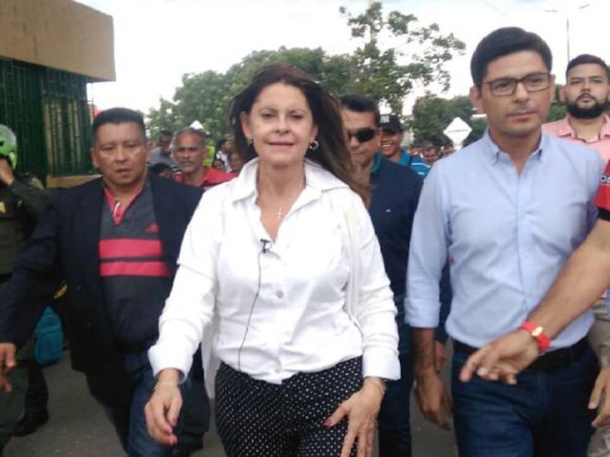 "Hay una gavilla de machos que me quieren amilanar": Marta Lucía Ramírez