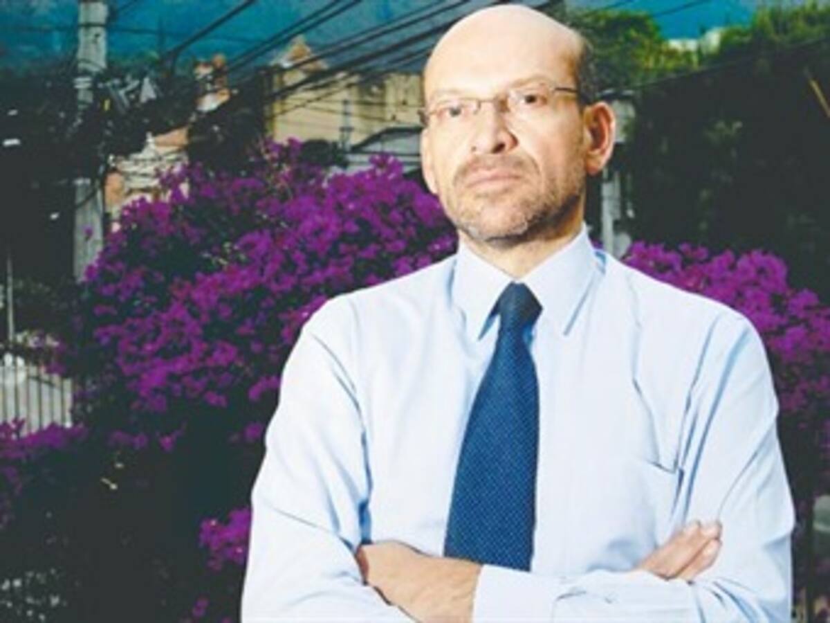 Mauricio Rodriguez cambia embajada en UK por oficina en Palacio.