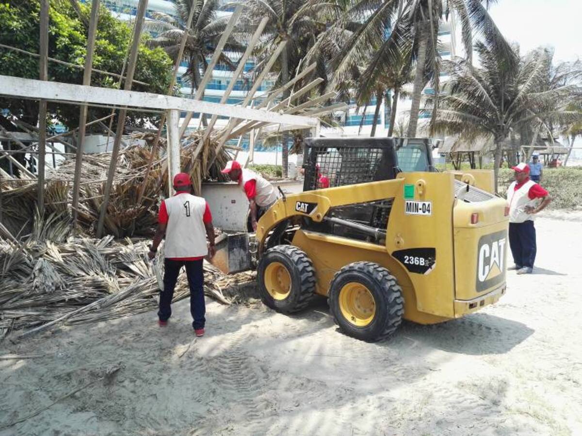 Por sentencia judicial demolidos kioscosen playas del Hotel Las Américas