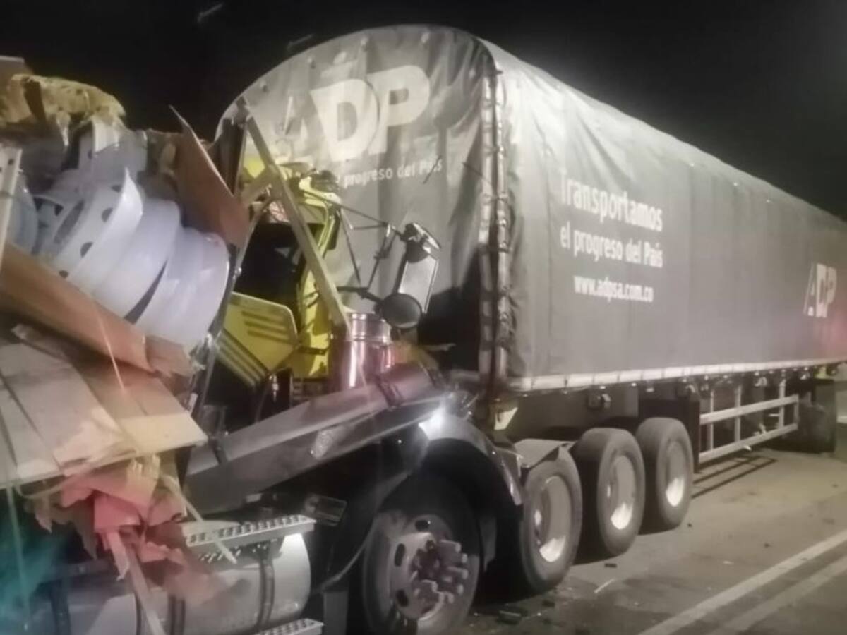 Fuerte accidente de tránsito en el Túnel de la Línea