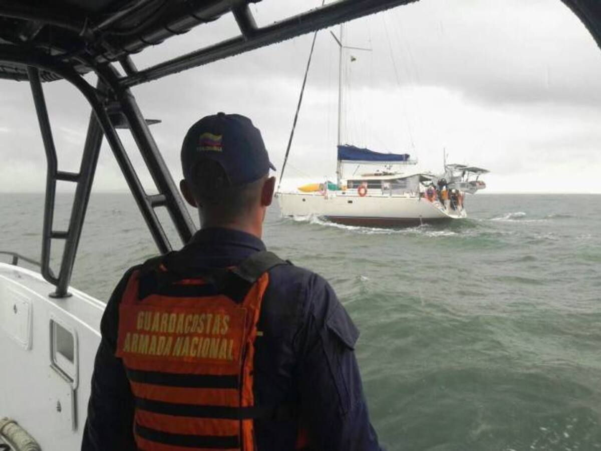 Armada Nacional auxilia velero de bandera de Estados Unidos cerca a Cartagena