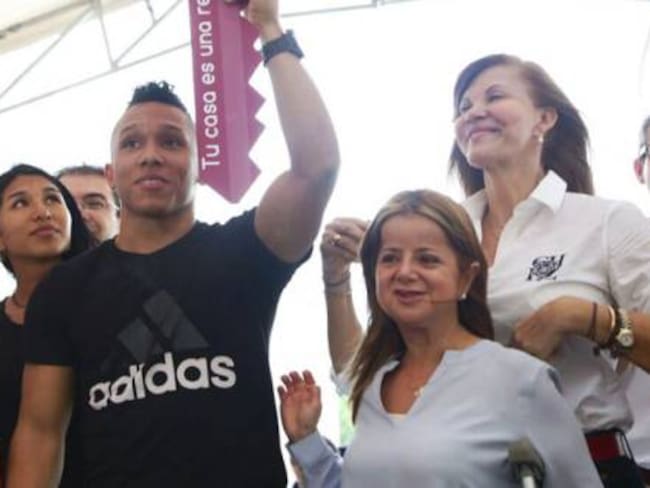 Pesista Olímpico Luis Javier Mosquera ya tiene su casa gratis