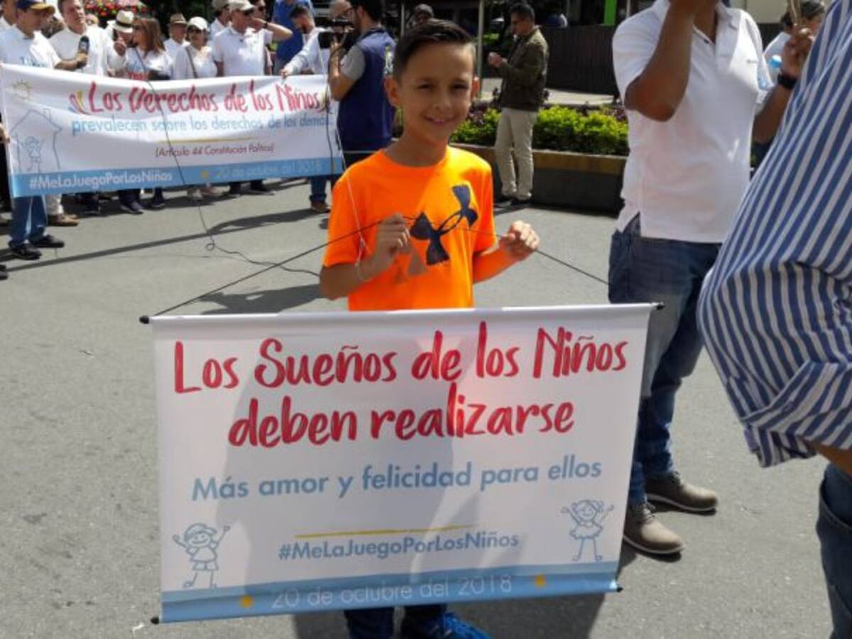(FOTOS) En Armenia los niños reclamaron la protección de sus derechos