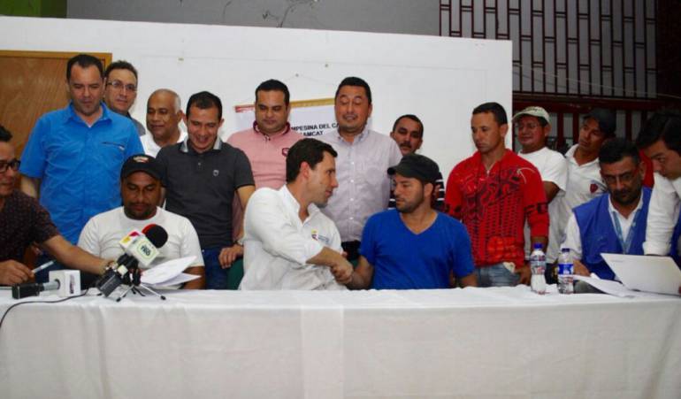 Viceministro de agricultura con campesinos del Catatumbo