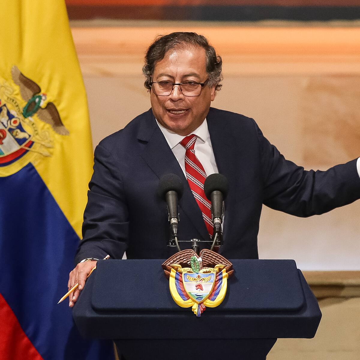 Ministros pidieron renuncia protocolaria a viceministros y directores por orden de Petro