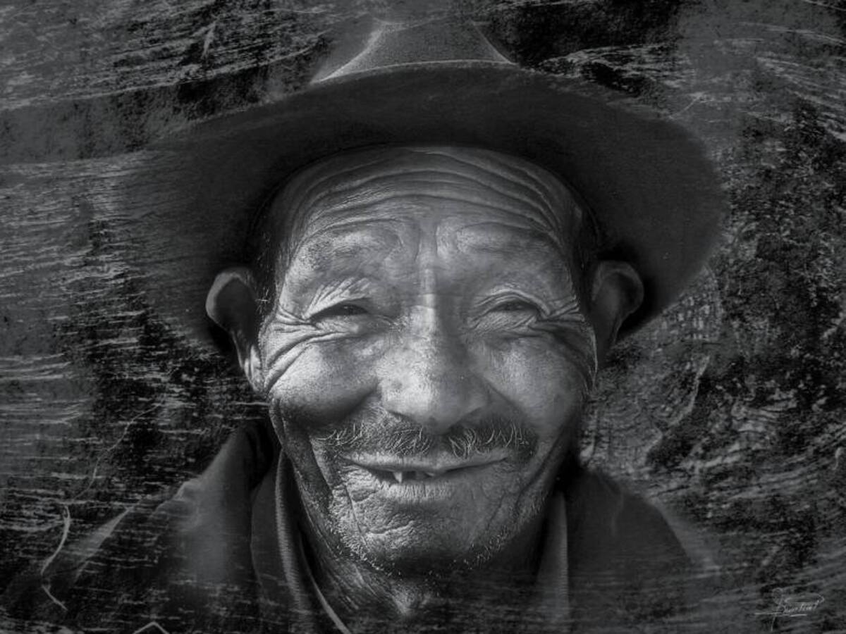 Exposición fotográfica en Iza, Boyacá, en homenaje al adulto mayor