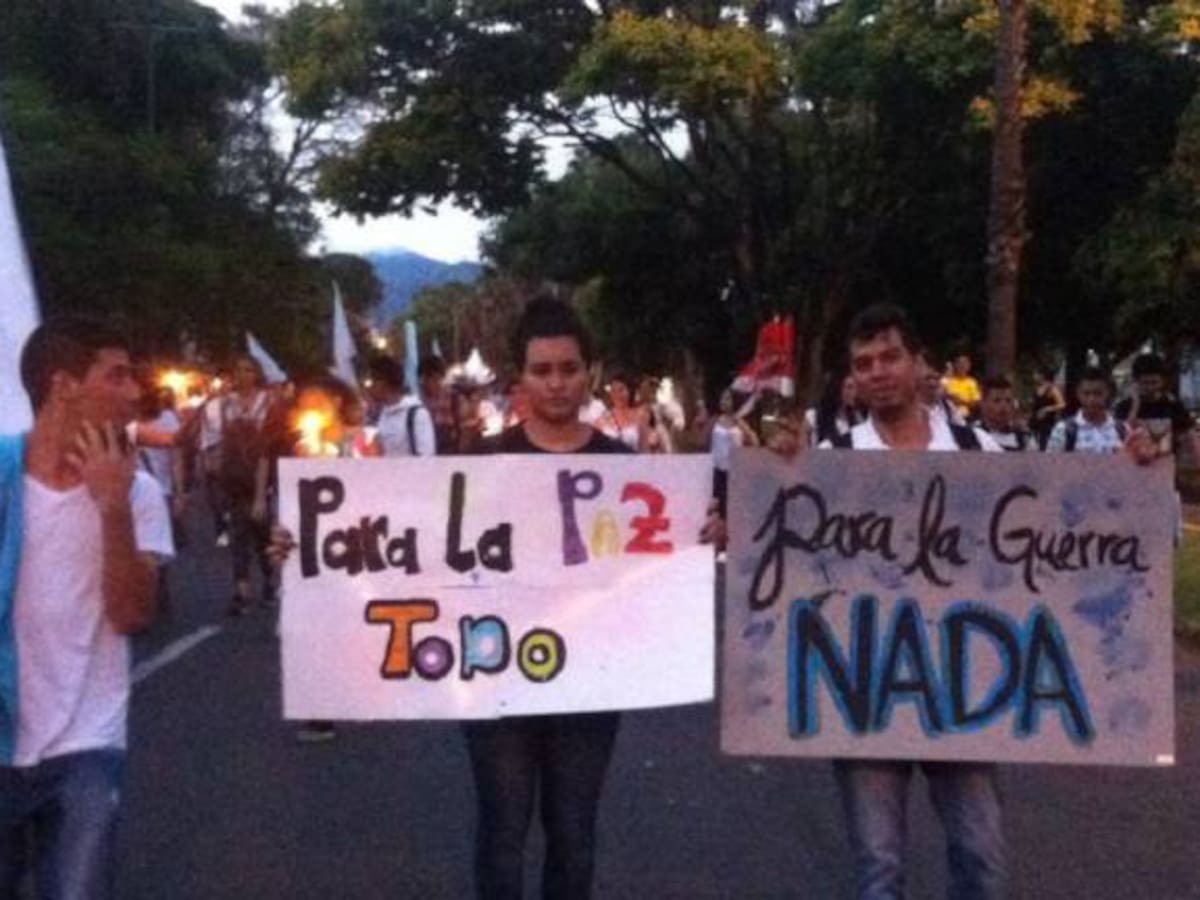 Universitarios de Cali encendieron velas por la Paz