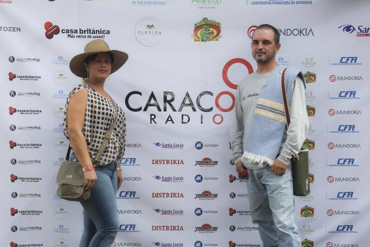 Caracol Radio estuvo en el desfile de autos clásicos y antiguos en la Feria de las Flores