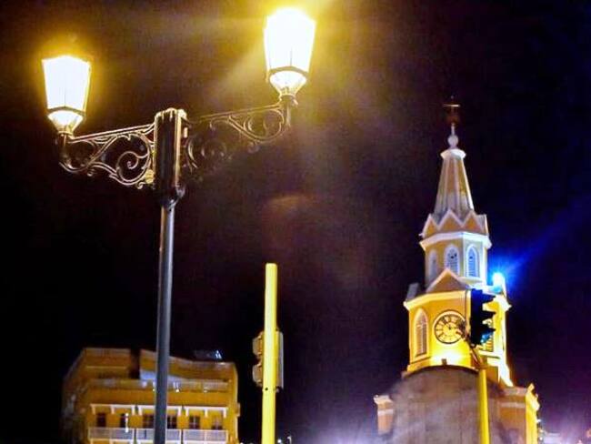 Camellón de los Mártires, con alumbrado público renovado