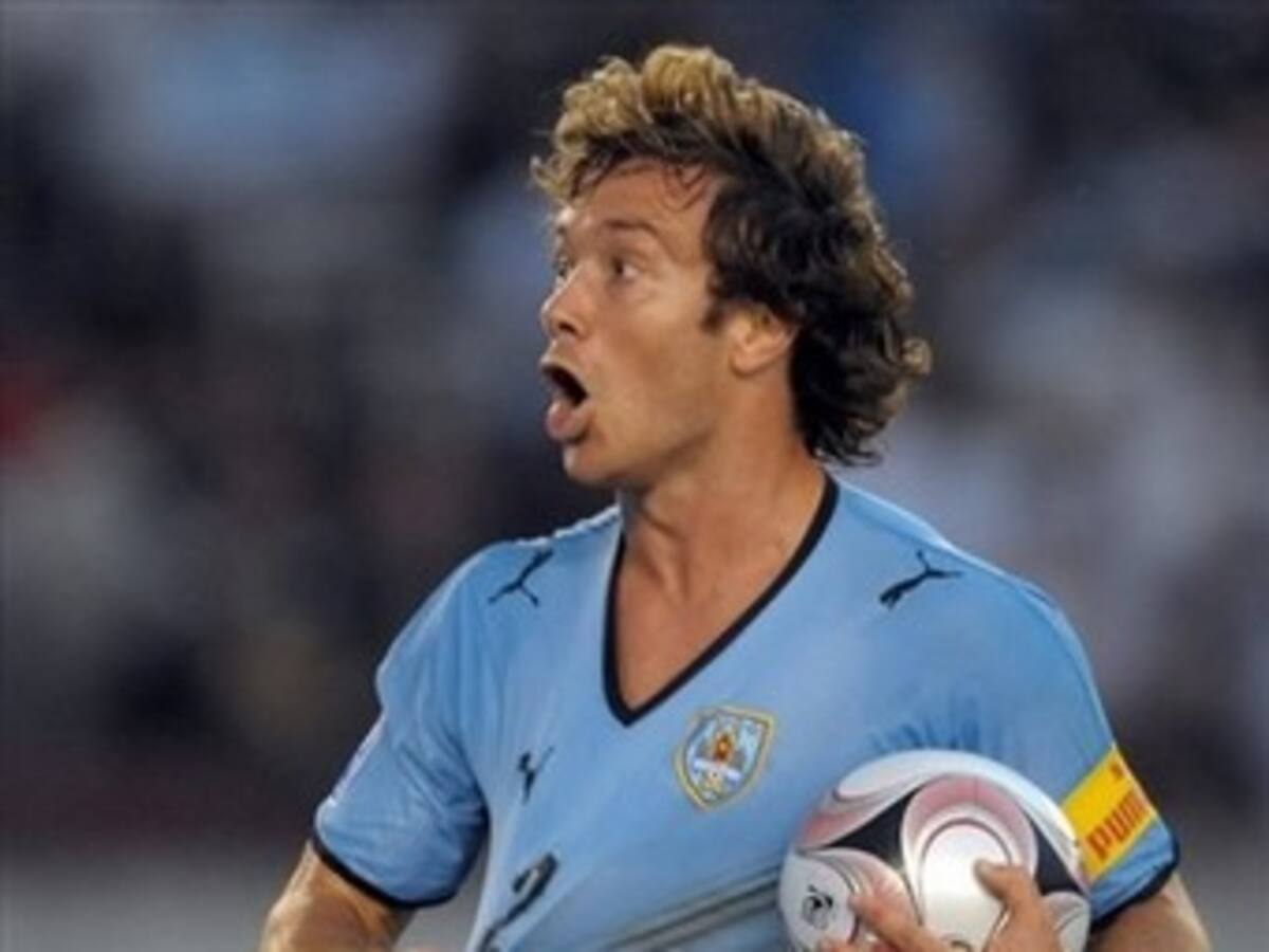 Uruguay venció 2-0 a Paraguay en la apertura de la jornada 11 de las eliminatorias mundialistas