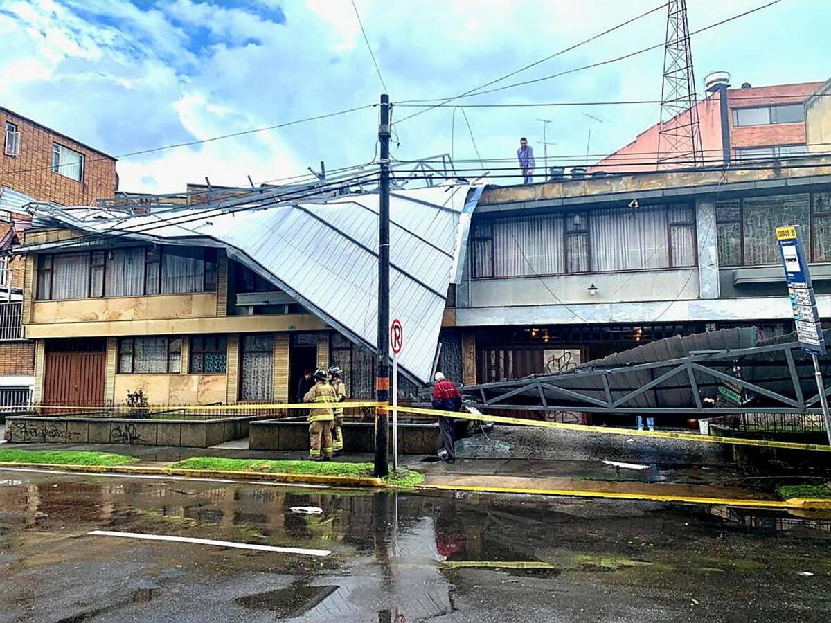 Videos vendaval en Bogotá: levantó techos y tejas en algunos barrios de la ciudad