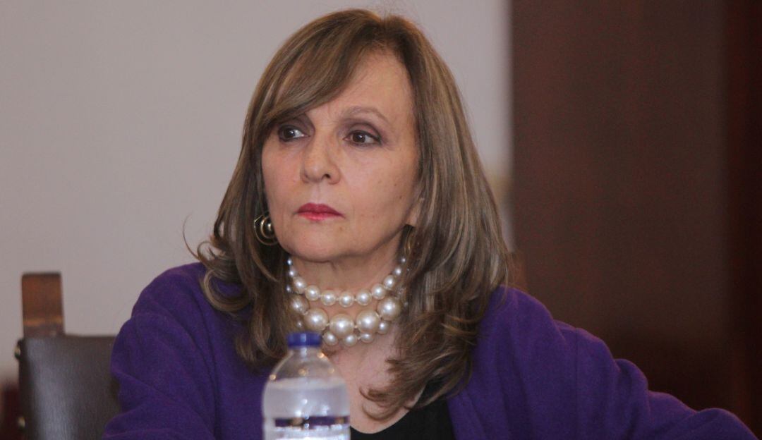 Angela María Robledo