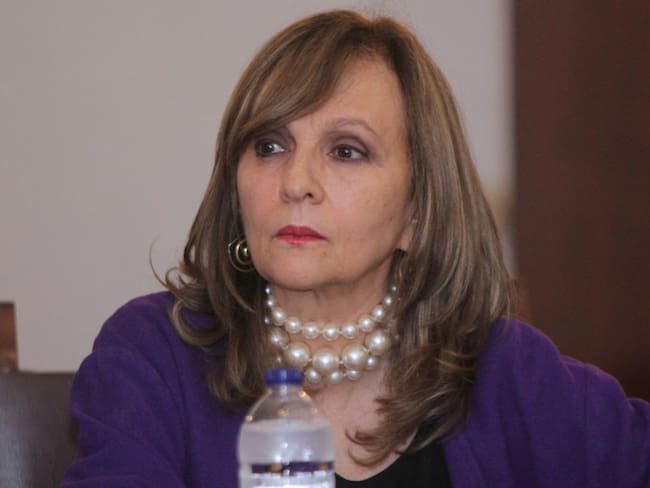 Angela María Robledo