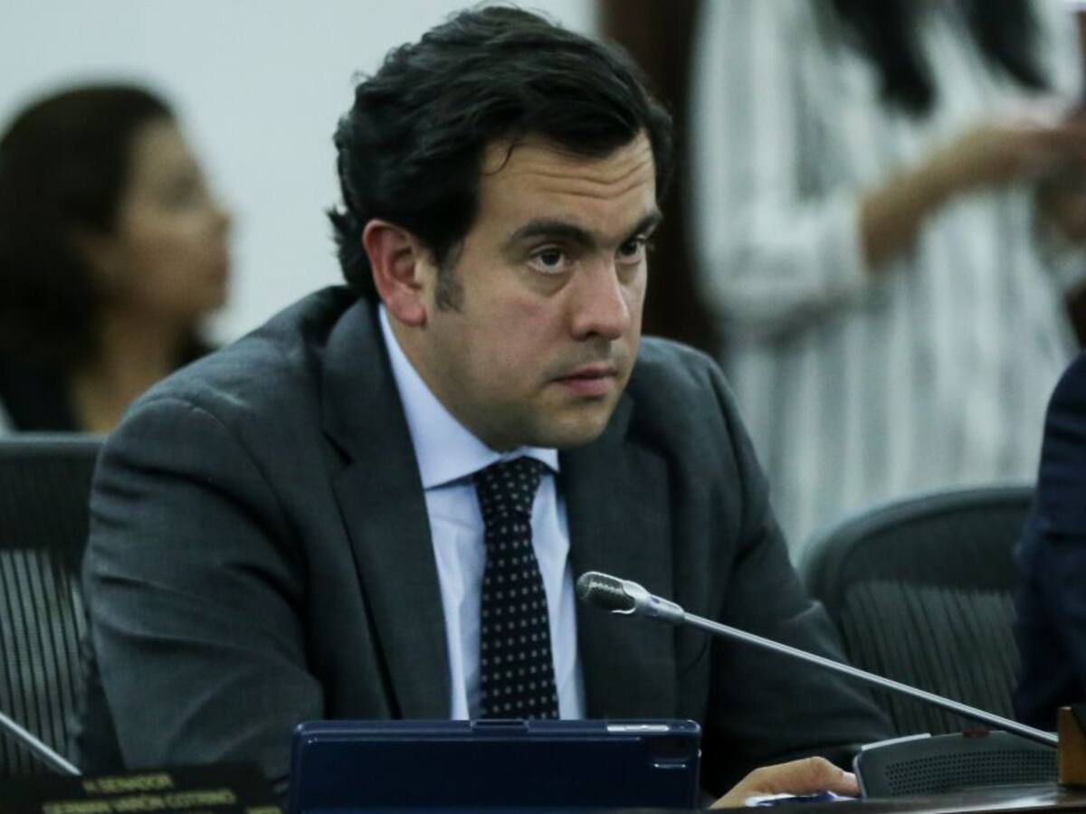 Senador Rodrigo Lara retira su firma de la Reforma a la salud