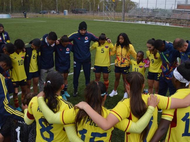 La Selección Colombia femenina Sub-20 celebra tras conquistar la medalla de bronce en Asunción / @FCFSeleccionCol.