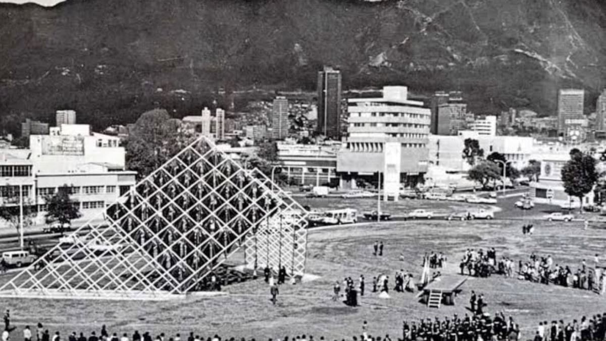 ¿Cuál es el futuro de la escultura Ala Solar en Bogotá?