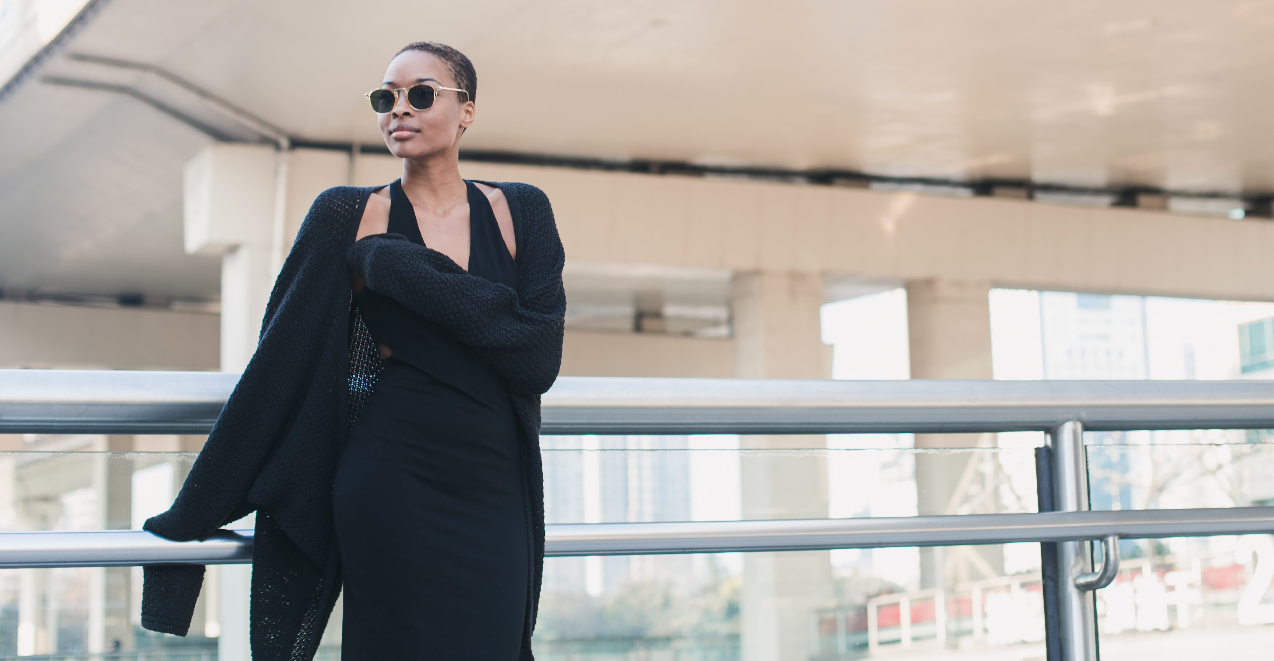 Mujer usando ropa de color negro (Foto: Getty Images)