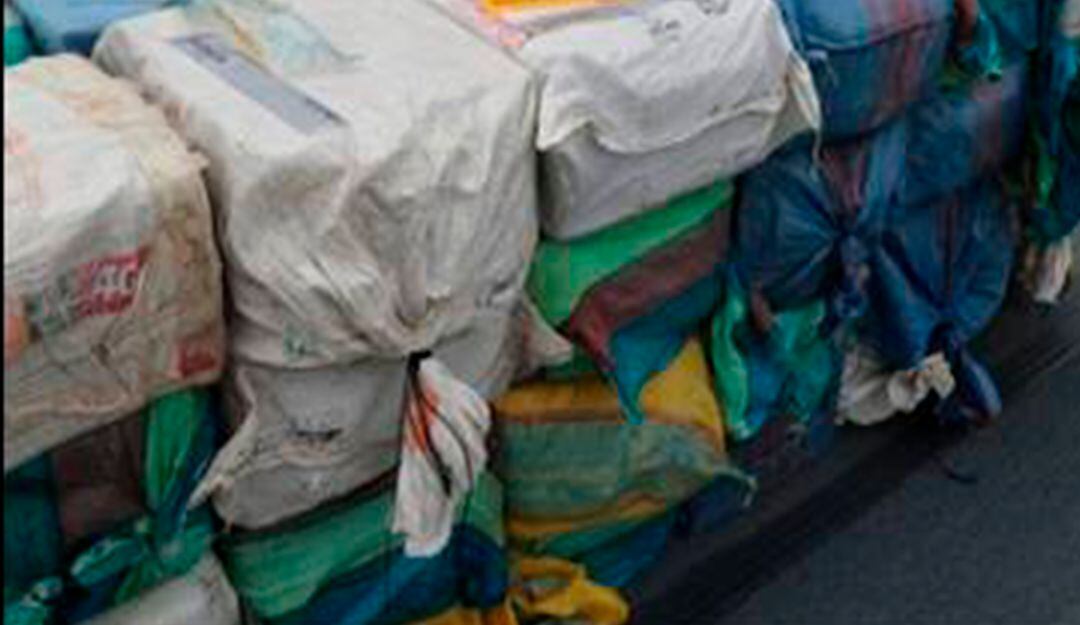 Incautan 270 kilos de base de coca que venían camuflados en un tractocamión