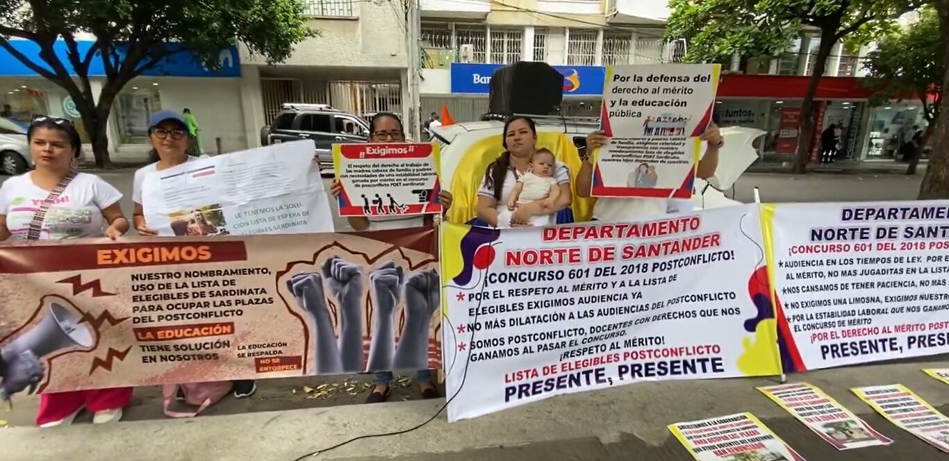 Docentes de Sardinata protestan por el derecho al trabajo.